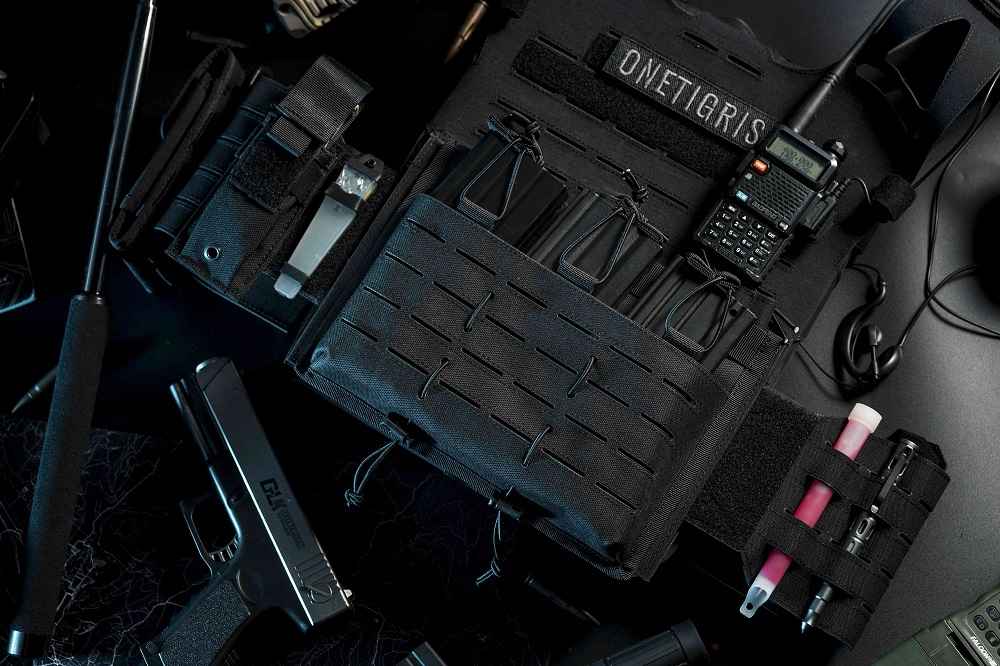 Schwarz |MEHRWEG Verpackung OneTigris Taktische Dreifach-Magazintasche Laserschnitt MOLLE Mag Pouch DD27 für AR/AK/G36/M14